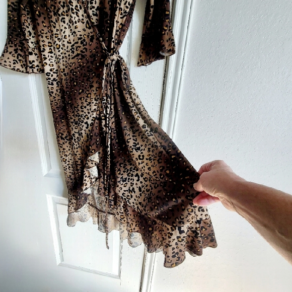 BCBG Paris Leopard Print Wrap 3/4 Bell Sleeves Dress Brown Black Tan L - Picture 4 of 15